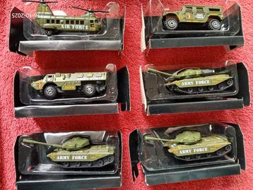 Giftset airport en 6 legervoertuigen  beschikbaar voor biedingen