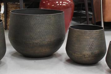 Mooie ronde metalen bloempotten brons brass gehamerd beschikbaar voor biedingen