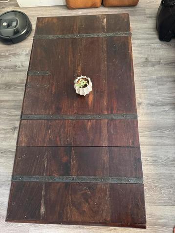 Houten tafel/wijnkist met Metalen Details 110bx56dx45h beschikbaar voor biedingen