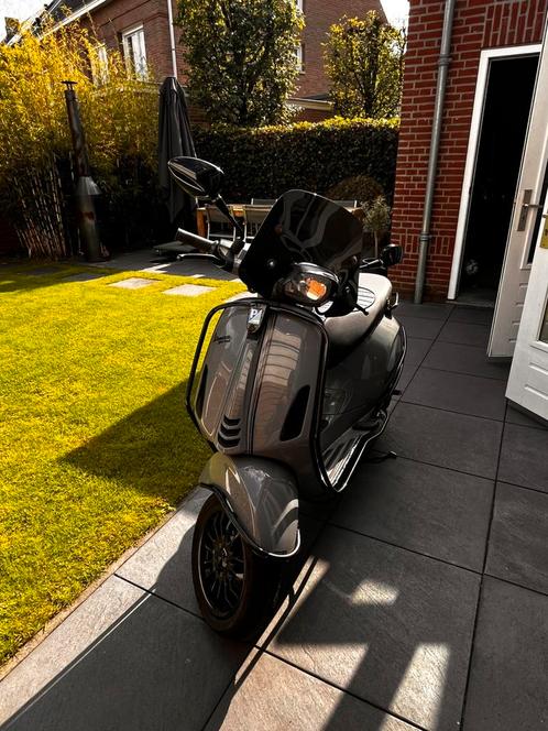 Vespa Sprint 2016 + Shark helm, Fietsen en Brommers, Snorfietsen en Snorscooters, Gebruikt, Vespa, Benzine, Ophalen