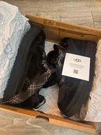 TE KOOP: UGG Lowmel Zwart – Maat 38 – NIEUW, Ophalen of Verzenden, Nieuw, Zwart