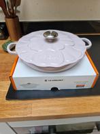 Le creuset bloem 26cm, Ophalen of Verzenden, Nieuw, Gietijzer, Koekenpan of Braadpan