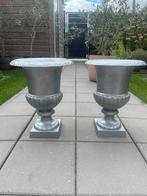 Twee Franse gietijzeren tuinvazen brocante, Ophalen, Zo goed als nieuw