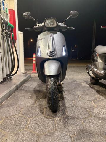 Vespa sprint 50cc beschikbaar voor biedingen