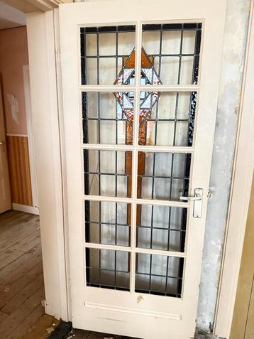 Oude deur met glas in lood beschikbaar voor biedingen