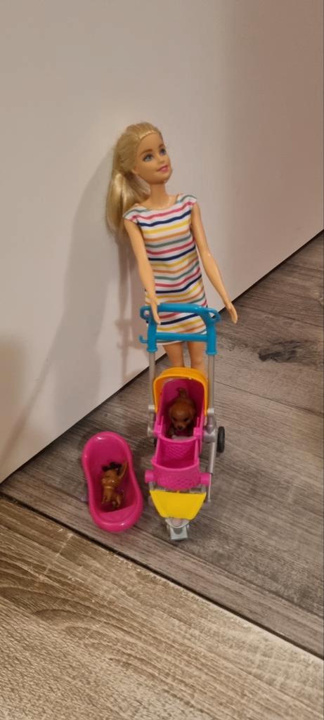 Barbie Honden Loopwagen Set, Kinderen en Baby's, Speelgoed | Poppen, Zo goed als nieuw, Barbie, Ophalen of Verzenden