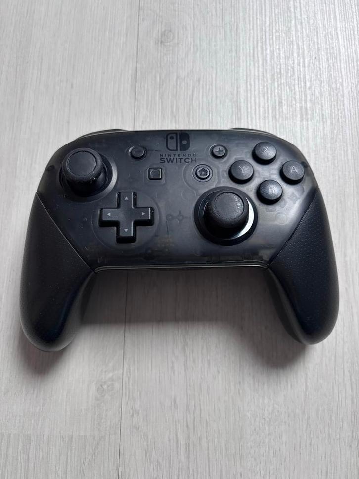 Nintendo Switch Pro Controller - Zwart, Spelcomputers en Games, Spelcomputers | Nintendo Consoles | Accessoires, Gebruikt, Switch