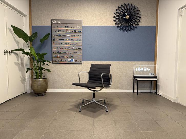 Vitra | Eames | EA 108 | Grijs Hopsak – Alu | 3x, Huis en Inrichting, Stoelen, Gebruikt, Drie, Metaal, Stof, Grijs, Ophalen of Verzenden