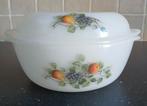 Arcopal vintage schaal met deksel  met fruitdecor, Huis en Inrichting, Keuken | Servies, Ophalen of Verzenden, Zo goed als nieuw