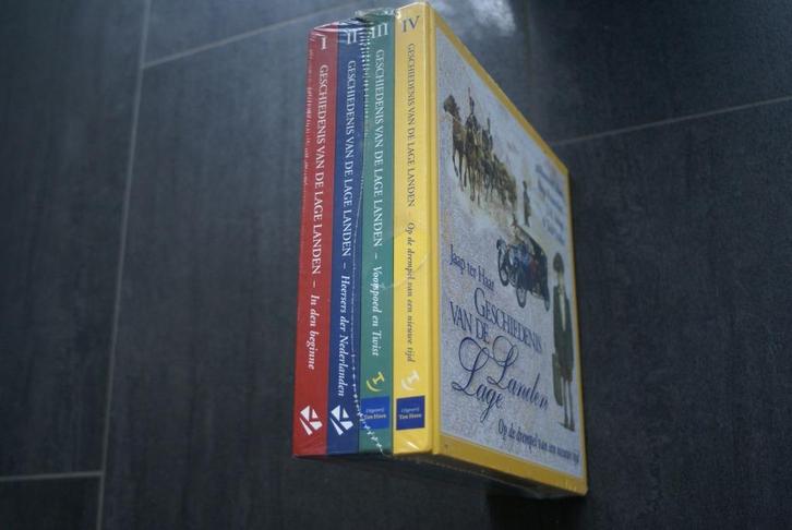 GESCHIEDENIS VAN DE LAGE LANDEN.. Deel:1-2-3-4 (nieuw), Boeken, Geschiedenis | Vaderland, Nieuw, Ophalen of Verzenden