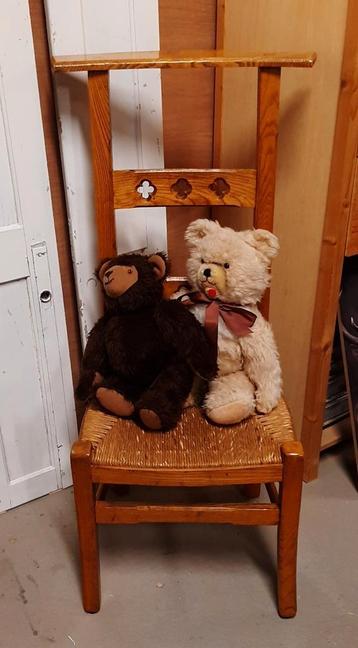 Brocante bidstoeltje, kerkstoel, kinderstoeltje, stoel, deco beschikbaar voor biedingen