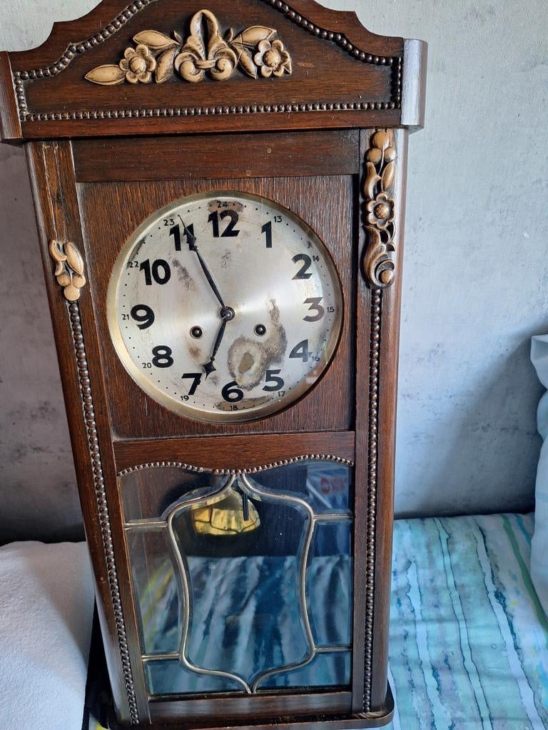 Antieke Wandklok met Slinger en Glas, Ophalen