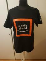 Zwart t-shirt 'a safe world' Alpe d'Huzes - maat L **z, Kleding | Heren, T-shirts, Maat 52/54 (L), Zwart, Ophalen of Verzenden