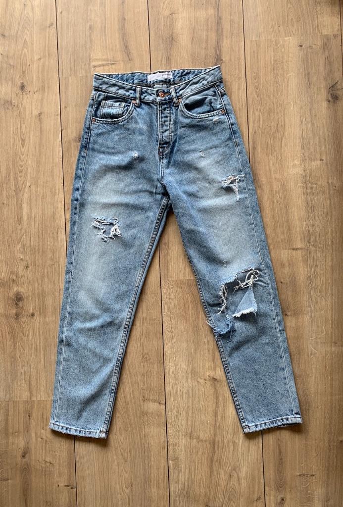 Mom jeans / spijkerbroek, Stradivarius, met scheuren, mt 34, Kleding | Dames, Spijkerbroeken en Jeans, Zo goed als nieuw, W27 (confectie 34) of kleiner