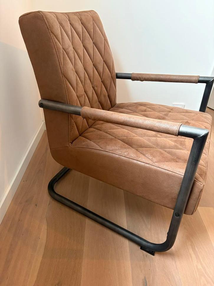 Bruine Suède-kunstleren Stoel met Stalen Voet, Huis en Inrichting, Fauteuils, Gebruikt, Metaal, 50 tot 75 cm, Minder dan 75 cm