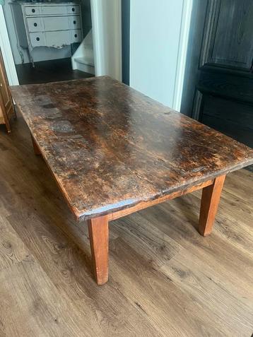 Mooie salontafel beschikbaar voor biedingen
