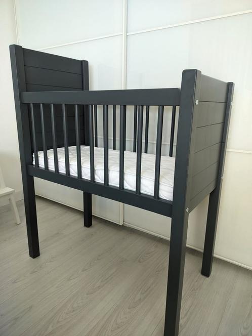 Baby wieg, Kidsmill Noa Wieg – Antraciet, Kinderen en Baby's, Babywiegjes en Ledikanten, Zo goed als nieuw, Wieg, Ophalen
