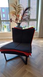 'Vlinder' stoeltje, zwart met rood, Ophalen, Hout, 75 tot 100 cm, 75 tot 100 cm