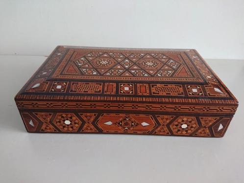 Vintage Sieradenkistje inlegwerk hout parelmoer Khatam Kari, Antiek en Kunst, Antiek | Woonaccessoires, Verzenden