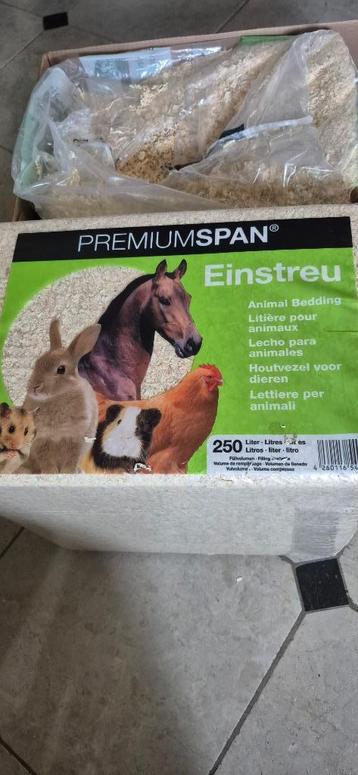 250 liter stro en gratis open strozak beschikbaar voor biedingen