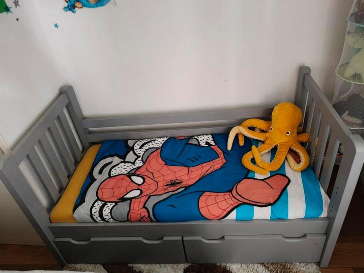 Peuterbed Tim Grey van Rockwood., Kinderen en Baby's, Kinderkamer | Bedden, Gebruikt, 140 tot 160 cm, 70 tot 85 cm, Lattenbodem