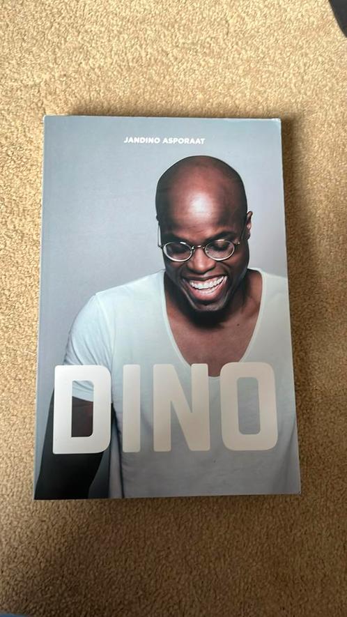Jandino Asporaat - DINO, Boeken, Biografieën, Zo goed als nieuw, Sport, Ophalen of Verzenden