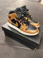 Nike air jordan 1 mid black/metallic gold maat 38 zgan !, Ophalen, Overige kleuren, Nike, Sneakers of Gympen