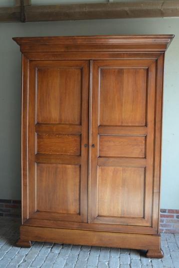 Prachtige grote strakke antieke eiken Louis Philippe kast. beschikbaar voor biedingen