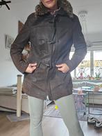 Bruine leren duffeljas met nepbontkraag, Maat 38/40 (M), Bruin, Ophalen of Verzenden, Zo goed als nieuw