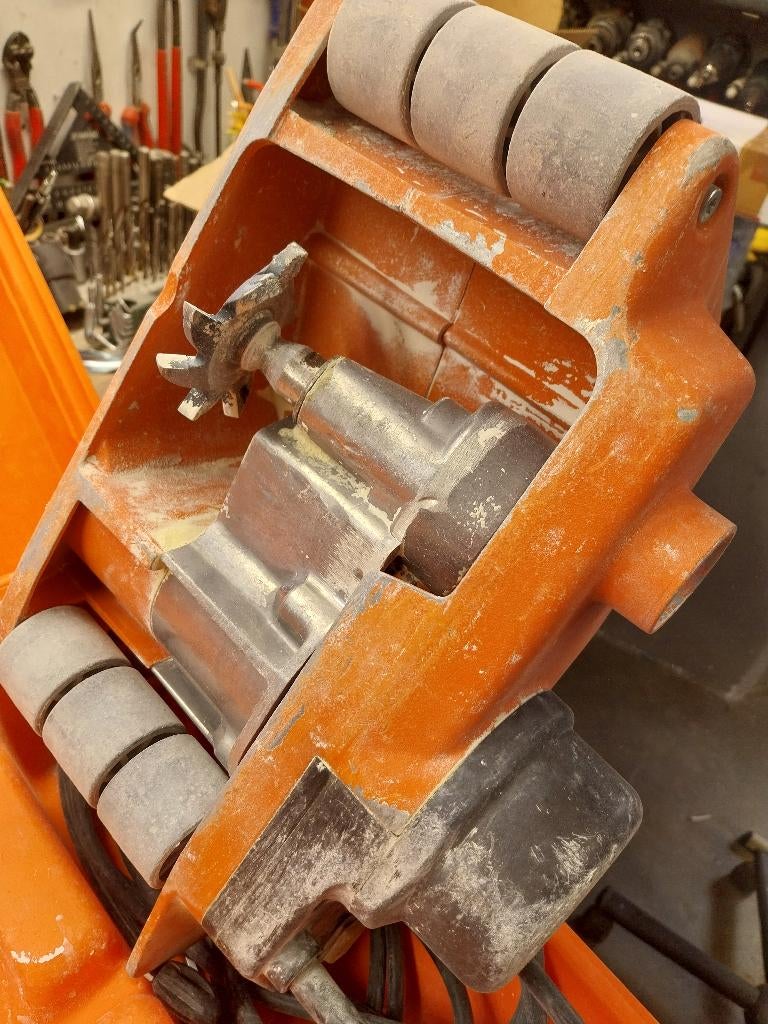 spit f 40 muurfrees, Doe-het-zelf en Verbouw, Gereedschap | Freesmachines, Spit, Muurfrees, Ophalen of Verzenden, Zo goed als nieuw