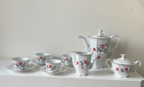 Porseleinen antiek koffie/thee servies met bloemmotief., Antiek en Kunst, Antiek | Servies compleet, Ophalen of Verzenden