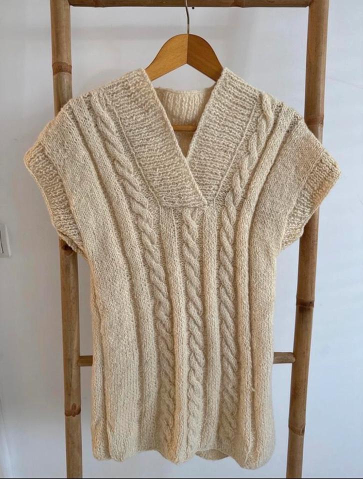 Handgemaakte wollen overgooier- maat M, Kleding | Dames, Truien en Vesten, Zo goed als nieuw, Maat 38/40 (M), Beige, Ophalen of Verzenden