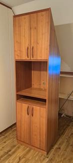 GRATIS Houten kast voor schuine wand - zgan, Met deur(en), 200 cm of meer, Zo goed als nieuw, Modern