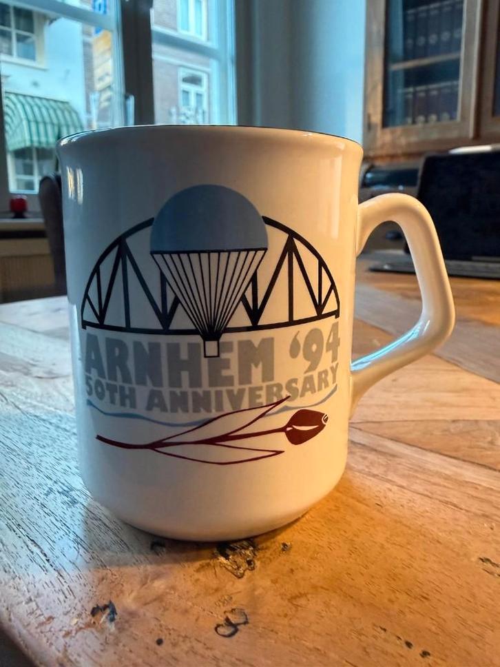 Mok Market Garden Arnhem 50 jaar, Verzamelen, Militaria | Tweede Wereldoorlog, Overige soorten, Overige typen, Nederland, Ophalen of Verzenden