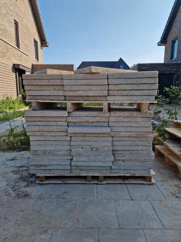 Betontegels grijs beschikbaar voor biedingen