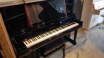 Piano Yamaha U5 zwart glans. Excl. instrument.  Nieuwstaat