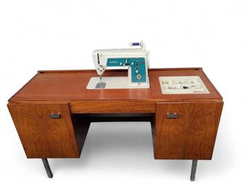 Vintage naaimachine kast / tafel Singer beschikbaar voor biedingen