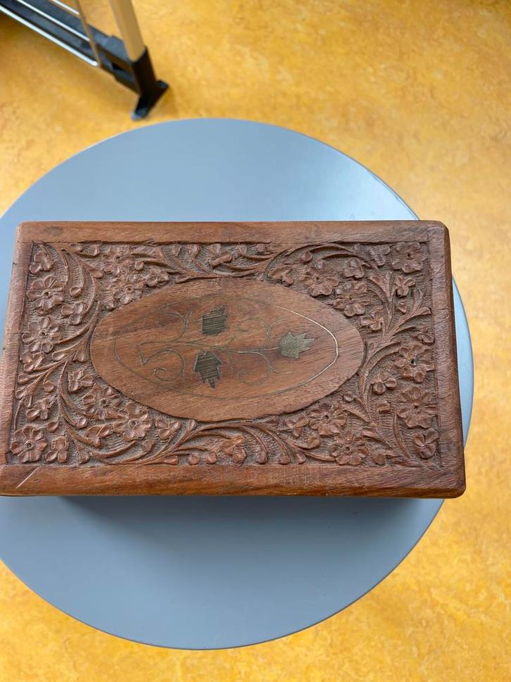 Handgesneden Houten Sieradendoosje, Antiek en Kunst, Antiek | Woonaccessoires, Ophalen of Verzenden