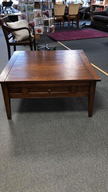 Eiken salontafel beschikbaar voor biedingen