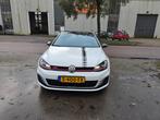 Volkswagen Golf 2.0 TSI 220pk 5D DSG 2016 Wit GTI, Auto's, 65 €/maand, 4 cilinders, 1984 cc, Wit
