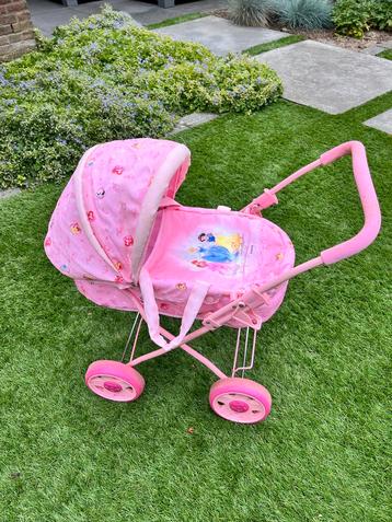 Poppen kinderwagen beschikbaar voor biedingen