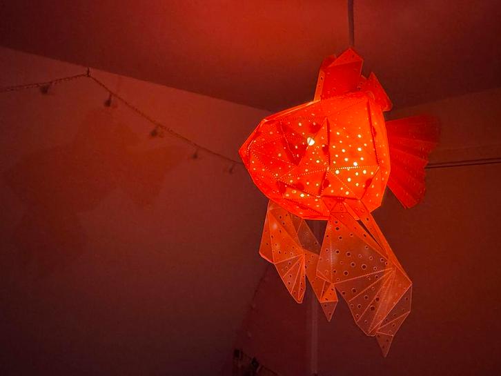 Vis & Kwal Kinderlamp - Sfeervolle Verlichting, Huis en Inrichting, Lampen | Hanglampen, Zo goed als nieuw, Minder dan 50 cm, Kunststof