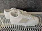 Nieuw in de originale doos - Emporio Armani sneaker EU40 US7, Wit, Nieuw, Ophalen of Verzenden, Sneakers of Gympen