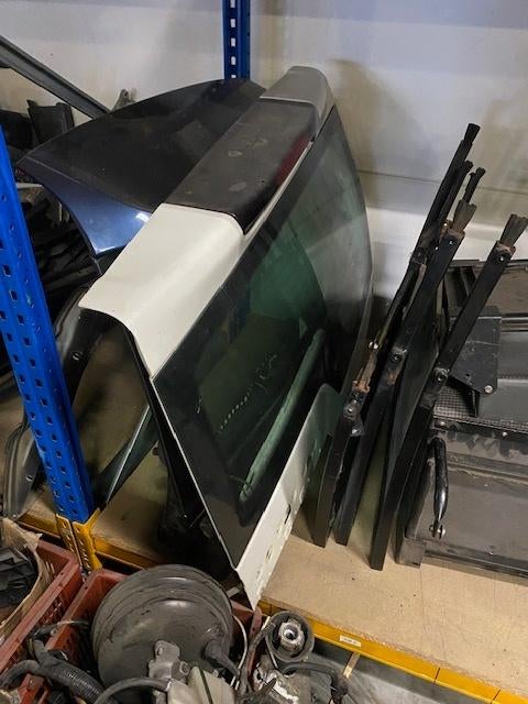 Achterklep bovenste deel Land Rover Discovery 3 kleur wit, Ophalen, Achterklep, Land Rover Nederland, Crcnl@jaguarlandrover.com