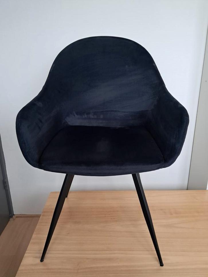 Zwarte suède eetkamerstoelen (Vander, home24), Huis en Inrichting, Stoelen, Gebruikt, Twee, Stof, Zwart, Ophalen of Verzenden