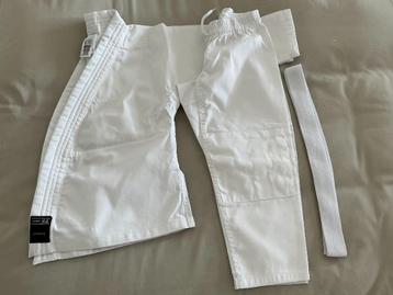 Decathlon,  Nieuw judopak met band, maat 110 beschikbaar voor biedingen