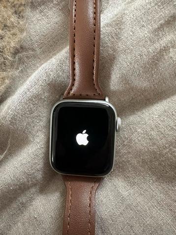 Apple Watch SE 40mm Zilver beschikbaar voor biedingen