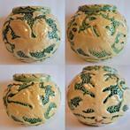 Bolvaas vaas griffioen pegasus en bladeren gesigneerd Rigo, Antiek en Kunst, Ophalen of Verzenden