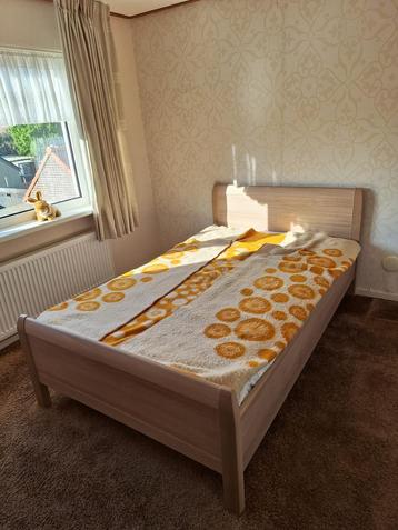 bed beschikbaar voor biedingen