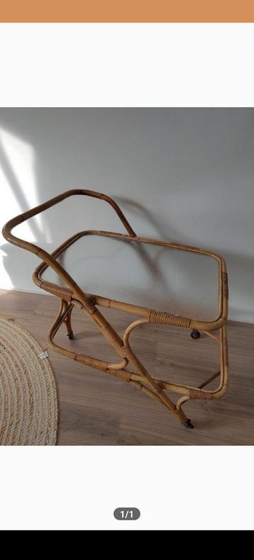 Moet snel weg, Rotan sidetable, vintage, met beveiligd glas! beschikbaar voor biedingen